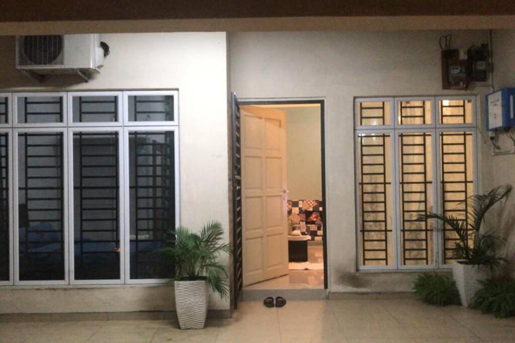 Terrace House Near Stulang Laut Ciq Midvalley Ksl For 7Pax Johor Bahru Kültér fotó