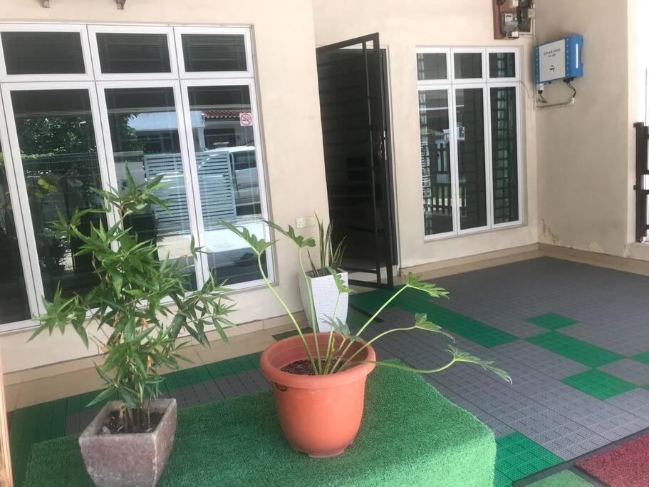 Terrace House Near Stulang Laut Ciq Midvalley Ksl For 7Pax Johor Bahru Kültér fotó