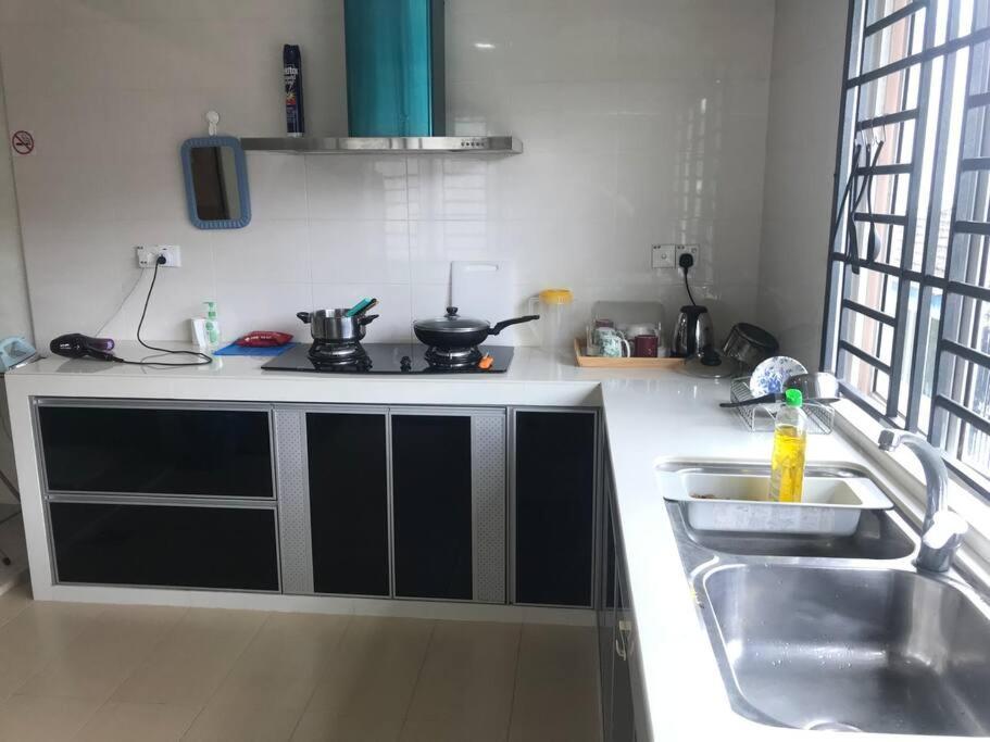 Terrace House Near Stulang Laut Ciq Midvalley Ksl For 7Pax Johor Bahru Kültér fotó