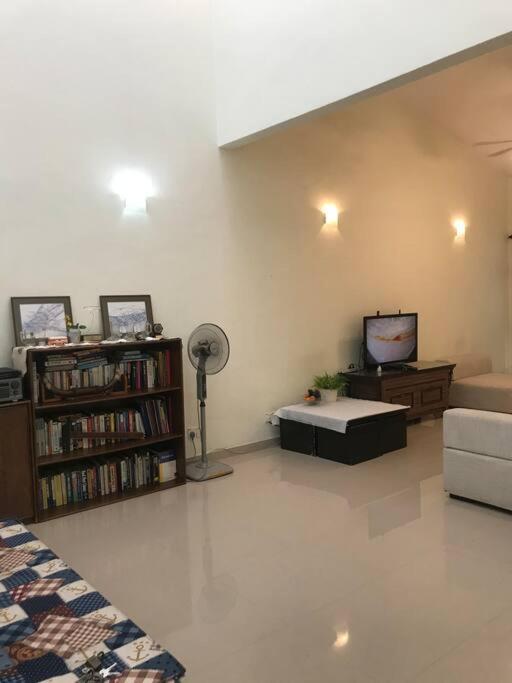 Terrace House Near Stulang Laut Ciq Midvalley Ksl For 7Pax Johor Bahru Kültér fotó