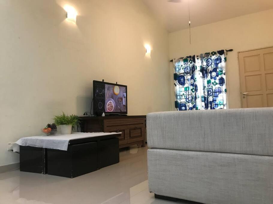 Terrace House Near Stulang Laut Ciq Midvalley Ksl For 7Pax Johor Bahru Kültér fotó