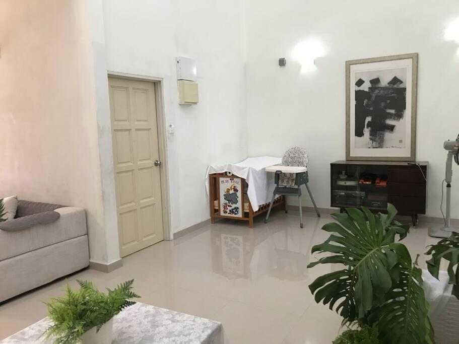 Terrace House Near Stulang Laut Ciq Midvalley Ksl For 7Pax Johor Bahru Kültér fotó